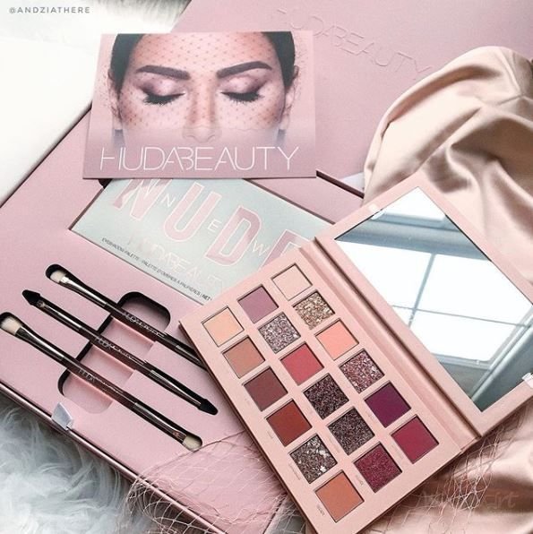 Bộ phấn mắt Huda Beauty Nude 18 màu